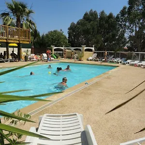 https://camping-les-acacias.fr-provencehotel.com